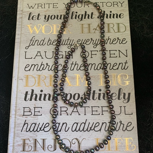 Beautiful iridescent necklace and bracelet combo - Picture 6 of 6